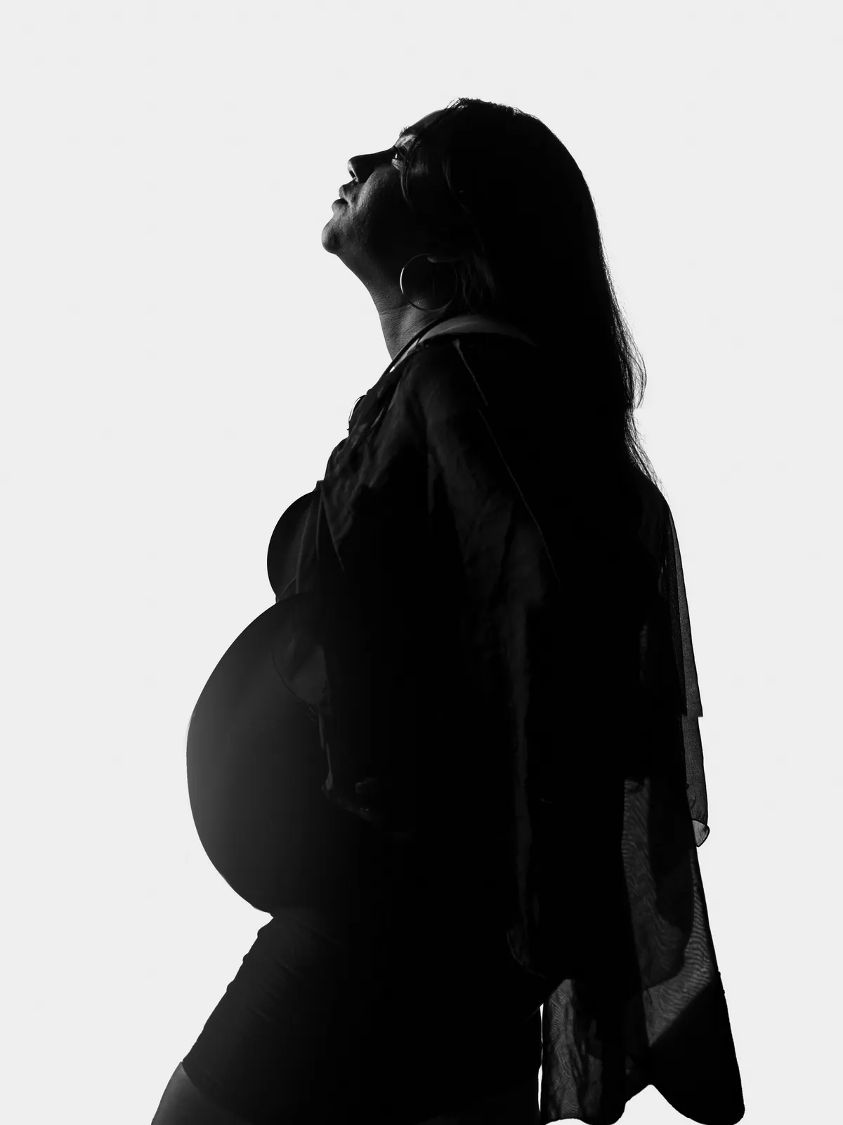 Black-and-white maternity silhouette showing the profile of a pregnant woman